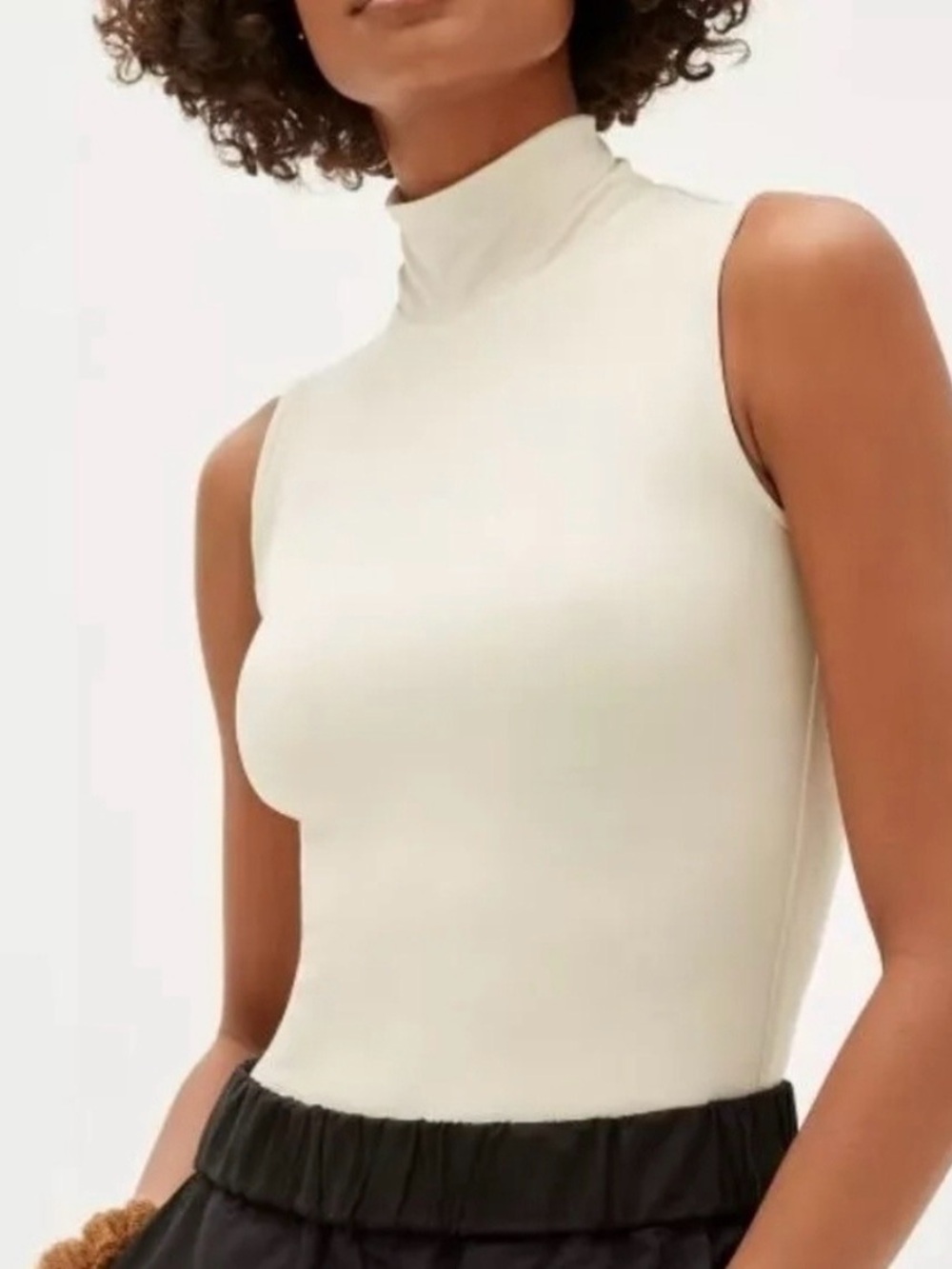 Everlane Luster Sleeveless Mock Neck Bodysuit in Cream Size Medium
